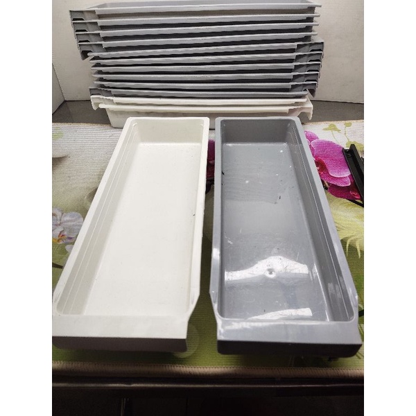 Hộp nhựa đóng ngăn kéo máy may
