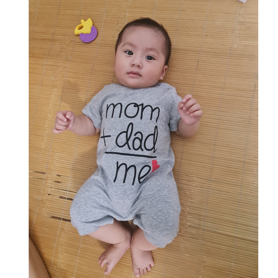 Bộ Bodysuit Tay Ngắn In Chữ MOM DAD ME