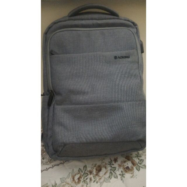 Cặp AOKING, có ngăn để laptop cần bán lại.