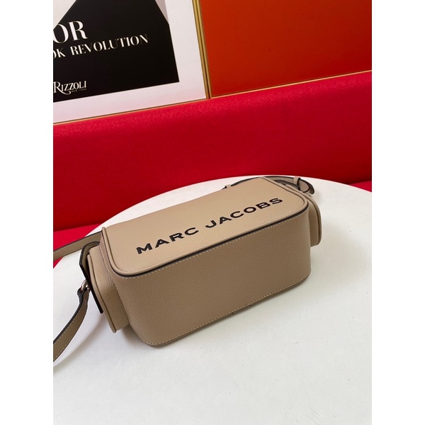 Túi đeo chéo nữ thương hiệu thời trang cao cấp Marc Jacobs chất liệu da thật nhập khẩu thiết kế hai ngăn nhỏ hai bên