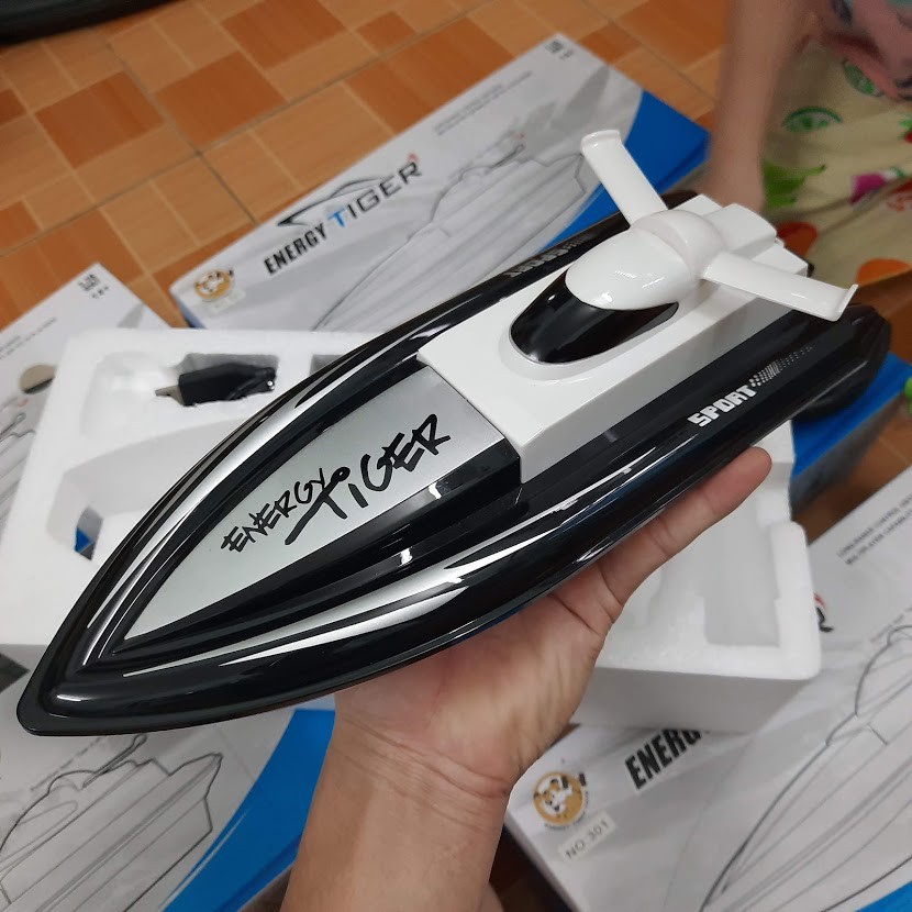 Mô hình tàu thủy cao tốc điều khiển từ xa sóng 2.4G đồ chơi trẻ em sử dụng pin sạc