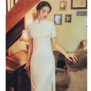 Váy sườn xám Trung Quốc trắng maxi body xẻ tà cổ tàu tay ngắn vạt áo chéo