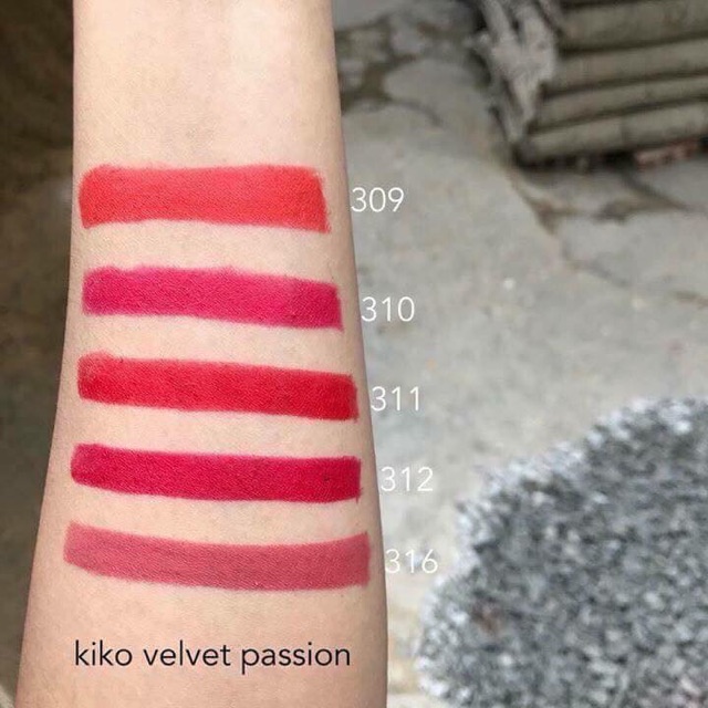 Son môi KIKO VELVET PASSION MATTE LÍPSTICK màu 330 Cam đào sanho