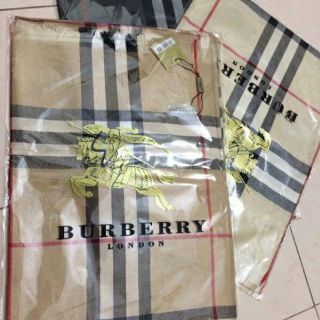 Khăn quàng cổ burberry
