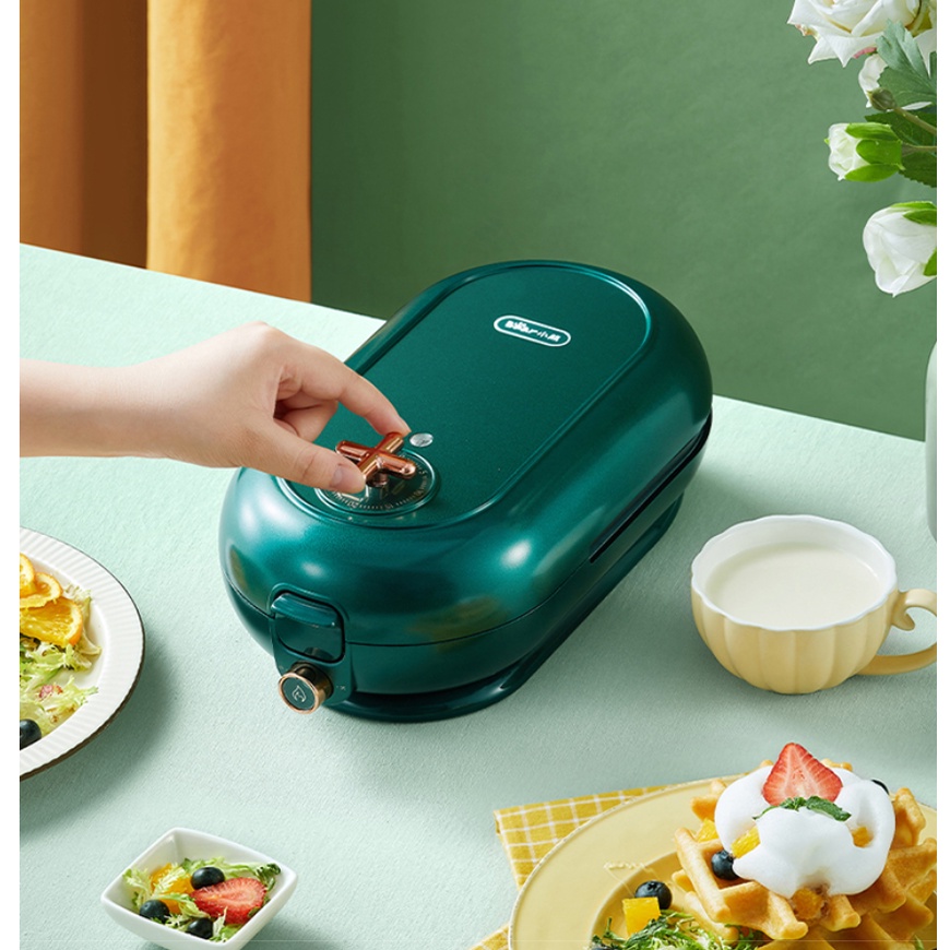 Máy làm bánh đa năng, máy kẹp sanwich bear có điều chỉnh nhiệt độ và thời gian, kèm 2 khay làm bánh model DBC-P06T2.