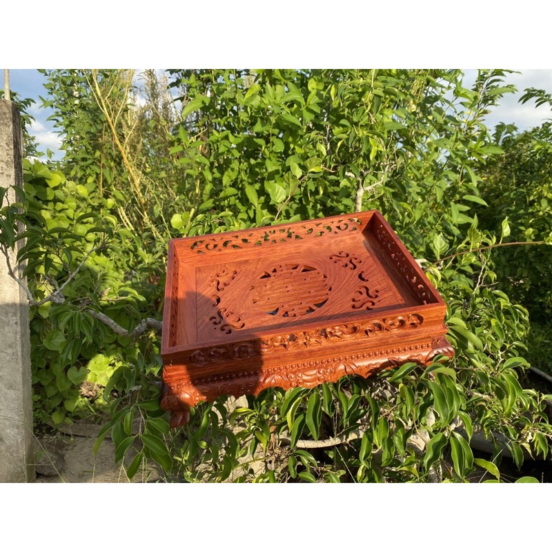 Khay trà chân quỳ và khay trà cuốn thư làm từ gỗ hương gia lai . Dùng cho các dịp trung thu , lễ tết , rằm , mùng một