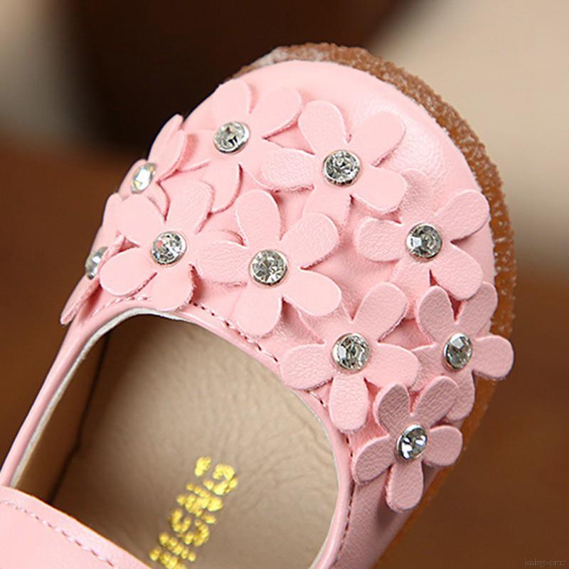 Giày quai hậu êm chân và xinh xắn cho bé gái