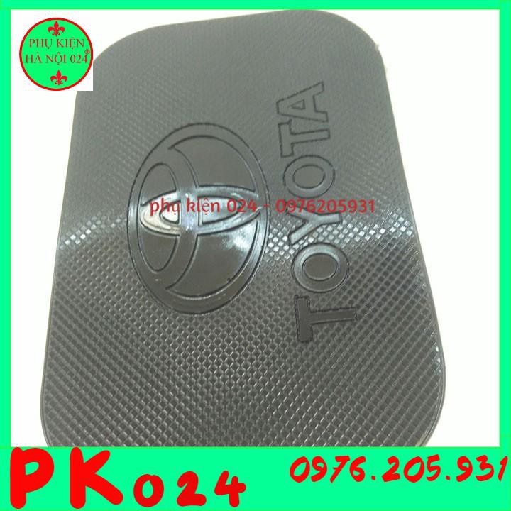 Thảm Chống Trượt Cho Xe Ô Tô 18x12cm Toyota
