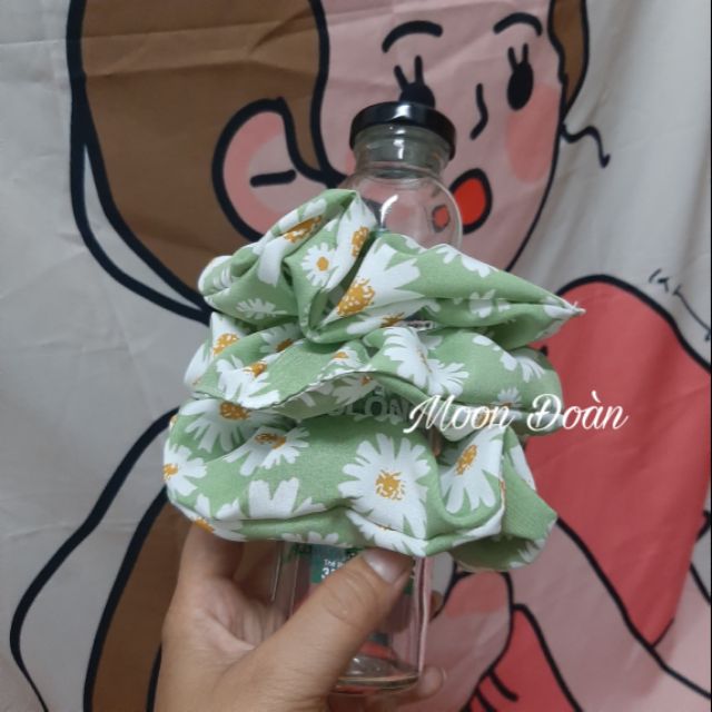 Cột tóc hoa cúc xanh lá