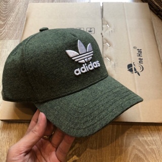 Nón Adidas fom vuông nhập xịn