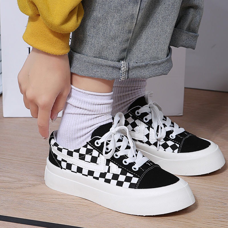 Giày thể thao họa tiết kẻ caro đế trắng 2 màu