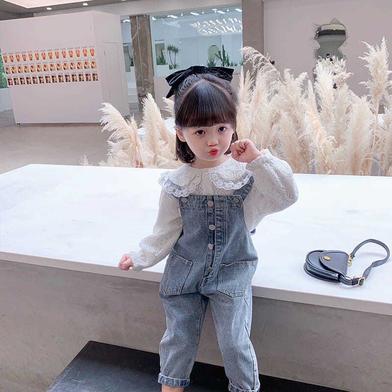Bộ trang phục 2 món gồm áo sơ mi phối quần jean phong cách Hàn Quốc thời trang mùa thu cho bé gái