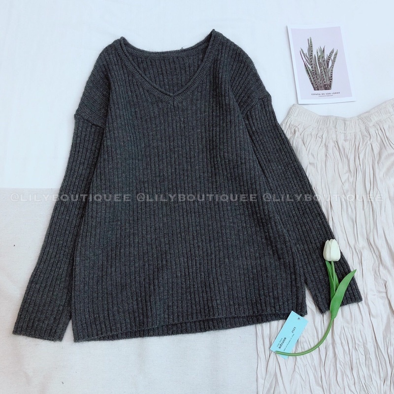 Áo len dọc cổ tim
