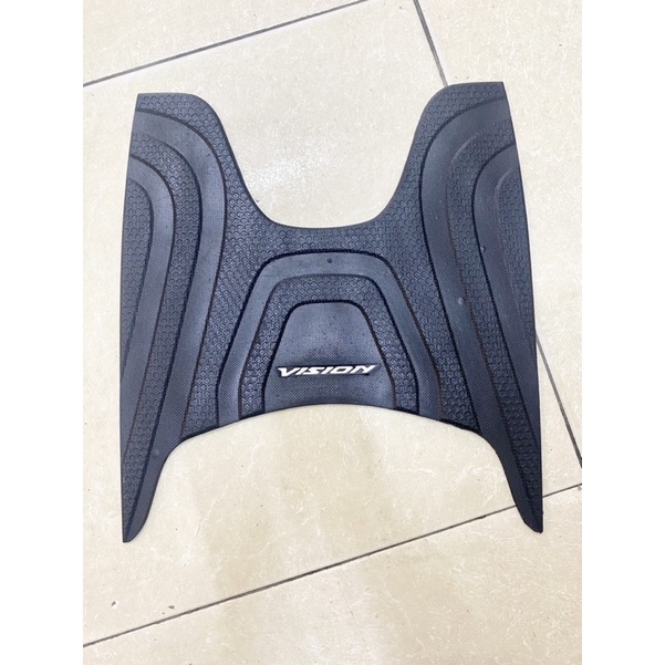 Thảm lót sàn, thảm để chân xe Vision 2014-2021. Loại dày bền, vân tổ ong chống trượt. Hạn chế dính bùn đất