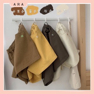 Quần shorts thêu hoa cúc