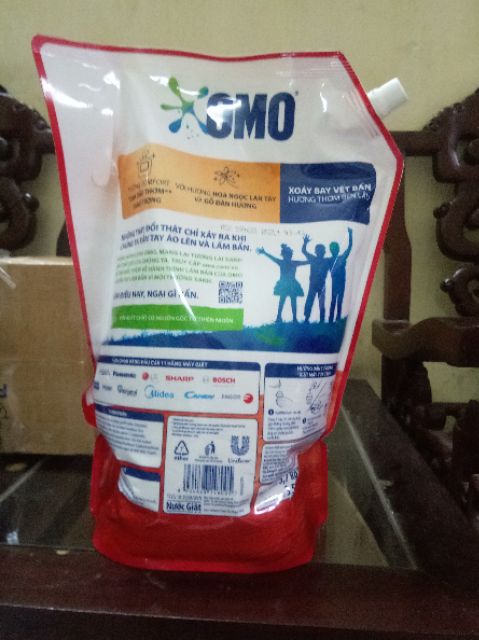 Nước giặt Omo của trên túi 4kg