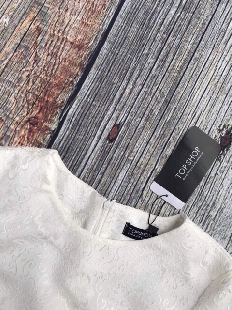 Váy gấm thêu hoa