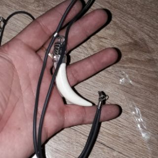 Dây chuyền da Pu mặt nanh rất đẹp