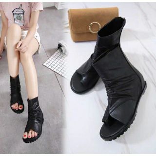 Bốt da hở mũi xỏ ngón cá tính