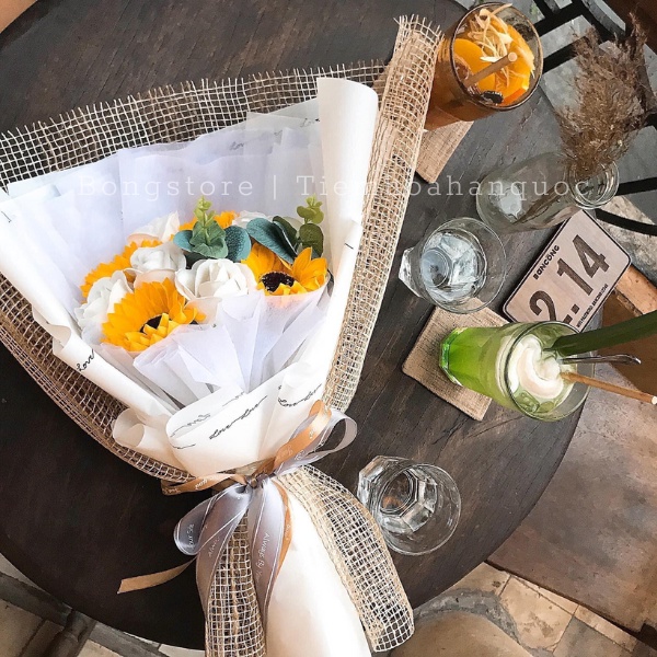 Bó hoa sáp hướng dương mix lá táo quà tặng tốt nghiệp, quà tặng sinh nhật cực xinh
