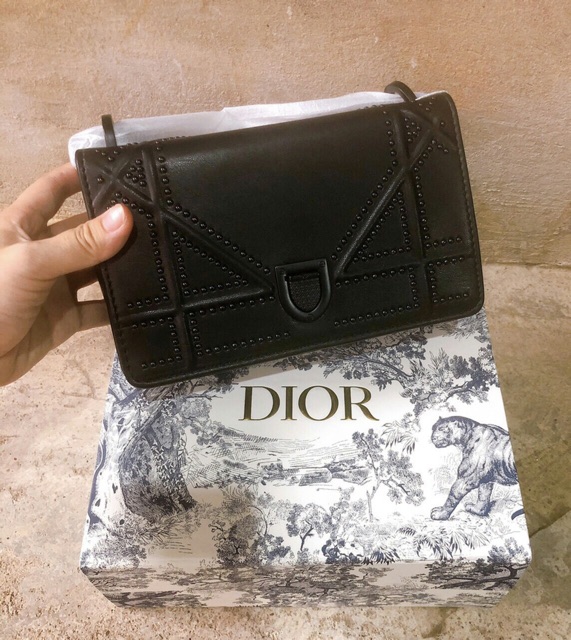 Túi Dior da mịn vỡ hộp còn ít giá sale