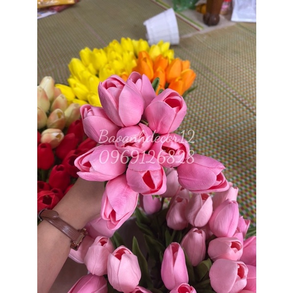 Hoa tulip( tuy líp) giả lá xoăn bằng cao su non( hàng cao cấp) mùi thơm nhẹ, giống thật 99%