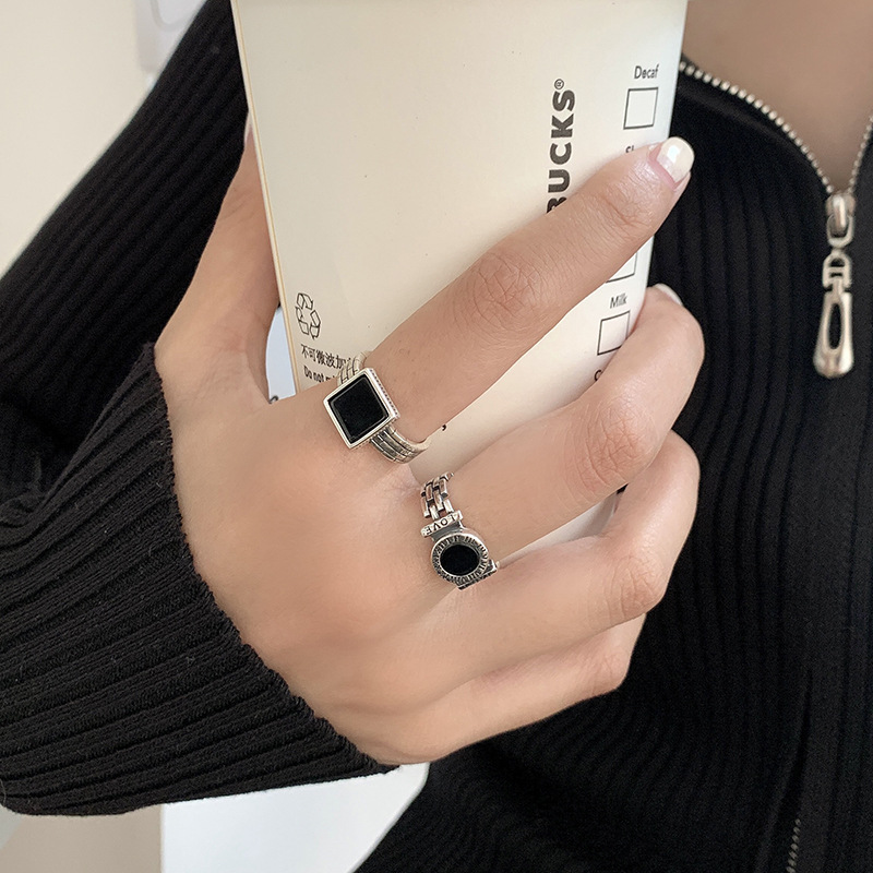 Nhẫn Mặt Tròn Khắc Số La Mã Phong Cách Hàn Quốc Cá Tính
