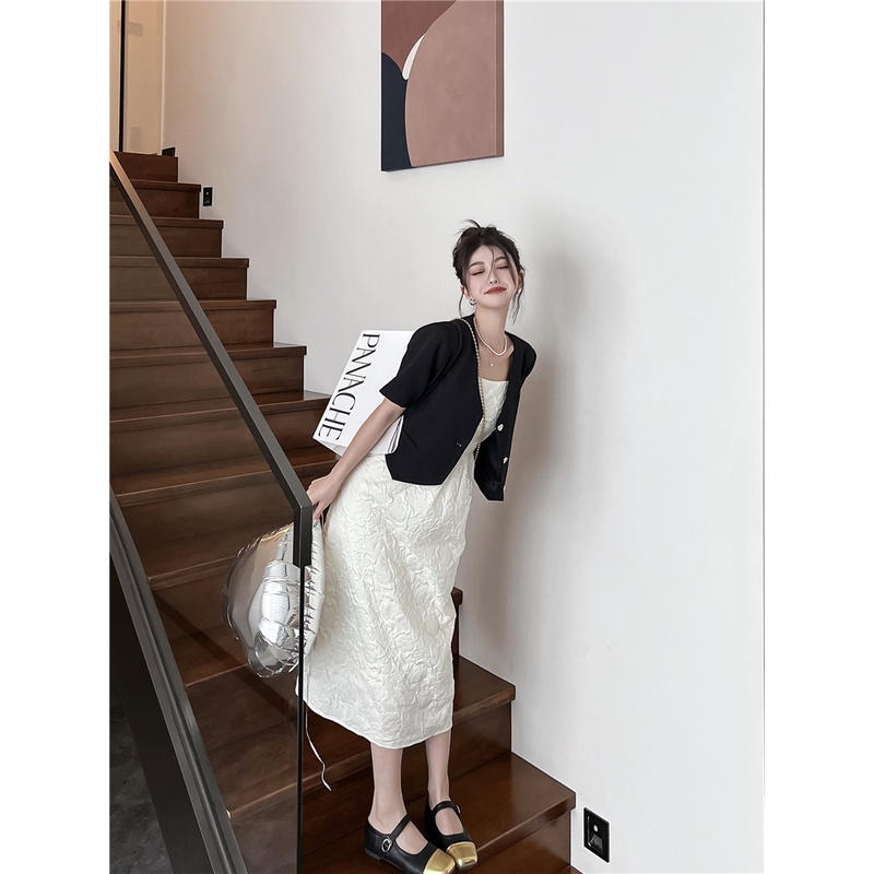 Jane Áo khoác croptop tay ngắn cúc trái tim - đầm hoa nổi hai dây Hàn Quốc ẢNH THẬT CUỐI