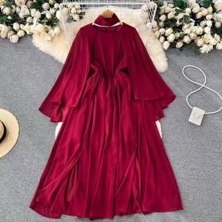 Đầm tiểu thư xẻ tà phù hợp du lịch
