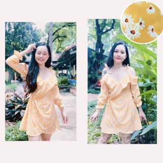 Đầm lụa đắp chéo trễ vai