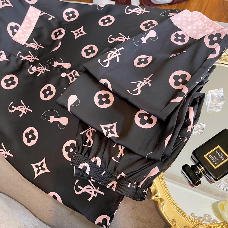 Bộ mặc nhà Pyjama chất lụa Tea Store áo cộc quần dài họa tiết YL viền hồng