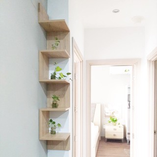 Kệ gỗ trang trí góc tường zic zắc bằng chất liệu MDF phủ Melamin cao cấp thương hiệu TADA.