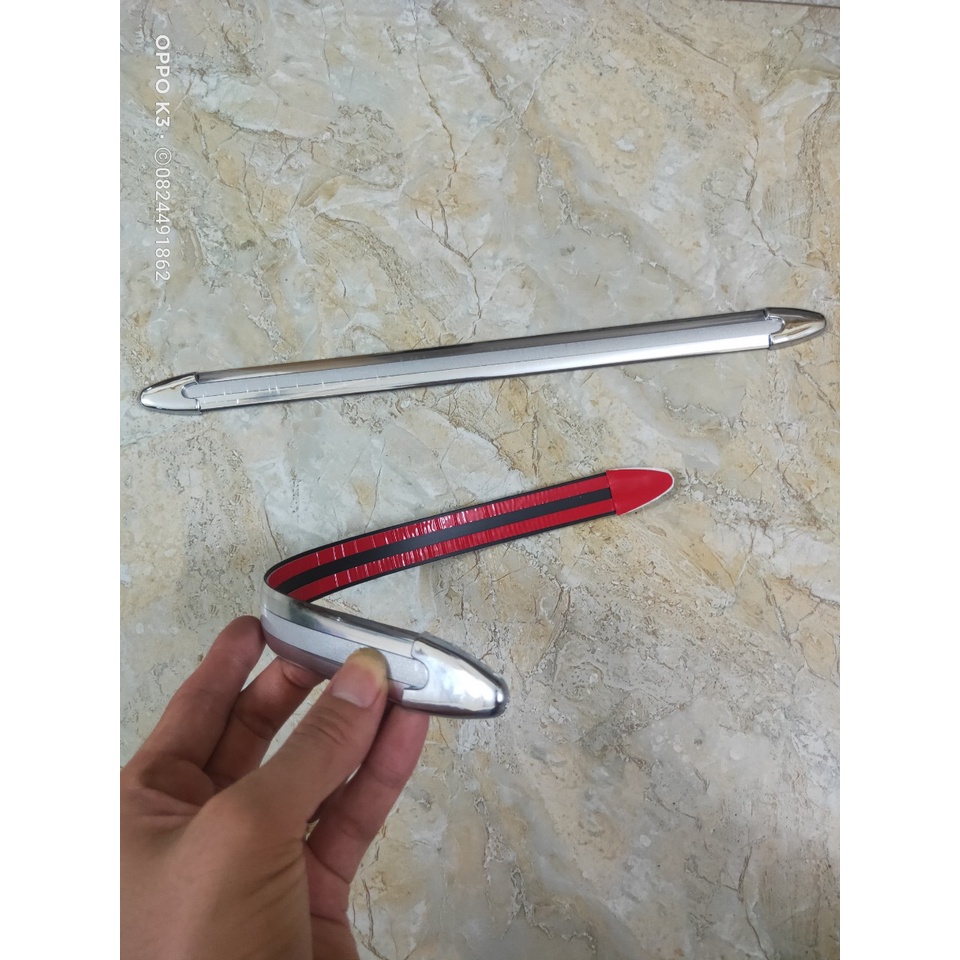 Bộ 4 miếng Cao su mạ Bạc dán Chống Va Đập 4 Góc Xe trước và sau Ô Tô dài 40cm