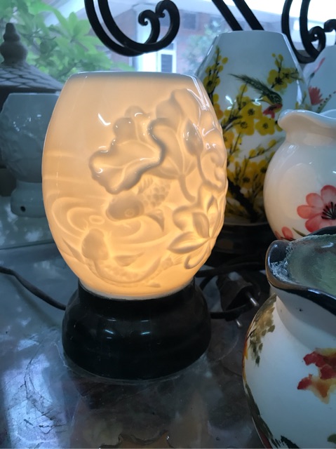 Đèn xông tinh dầu hoa sen trắng nổi 3D Bát Tràng