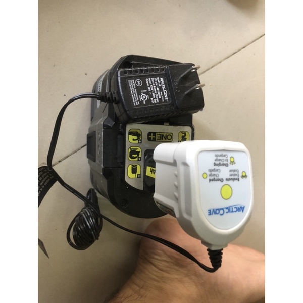 xạc pin ryobi điện 220v