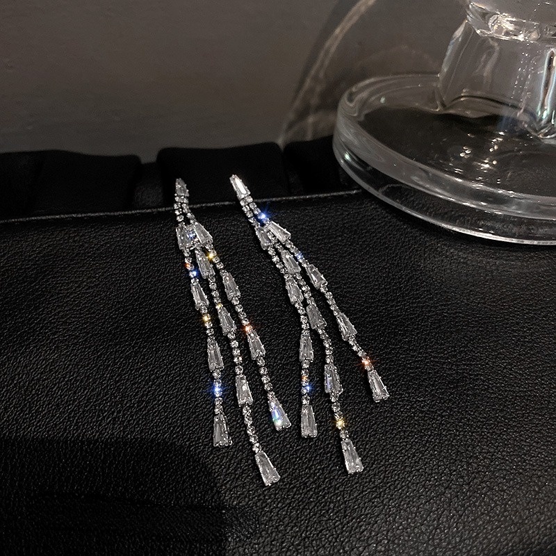 Khuyên Tai Tua Rua Đính Đá Zircon Đơn Giản Thời Trang Cá Tính