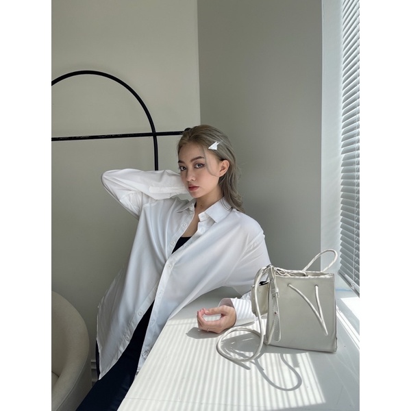 Áo sơ mi trắng Amelie form rộng SM6 | BigBuy360 - bigbuy360.vn