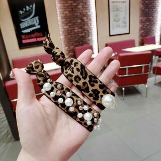 Cột tóc ngọc