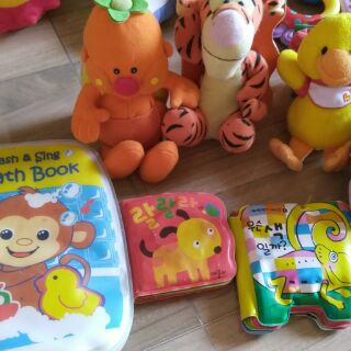 Set Đồ chơi và sách nhạc cho bé