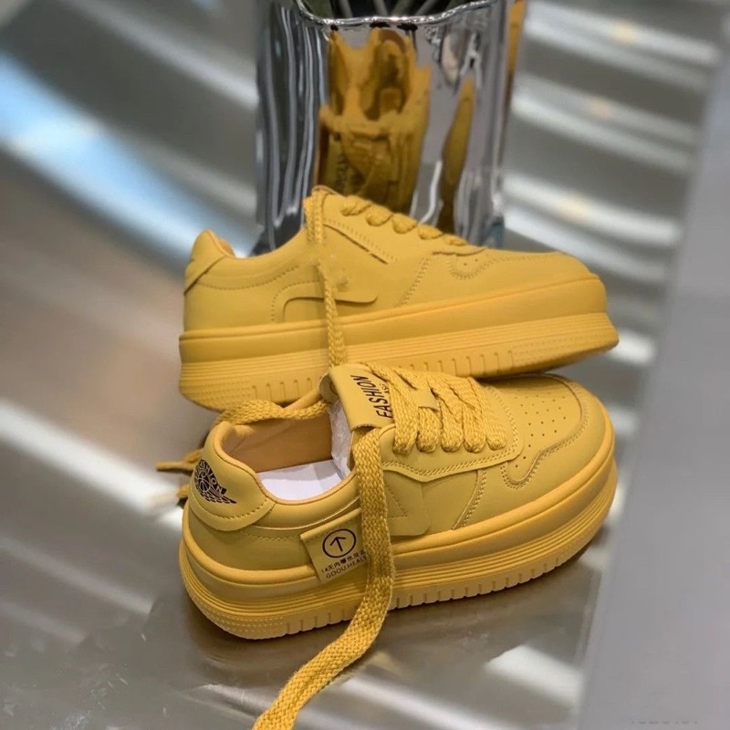 Giày thể thao màu siêu đẹp