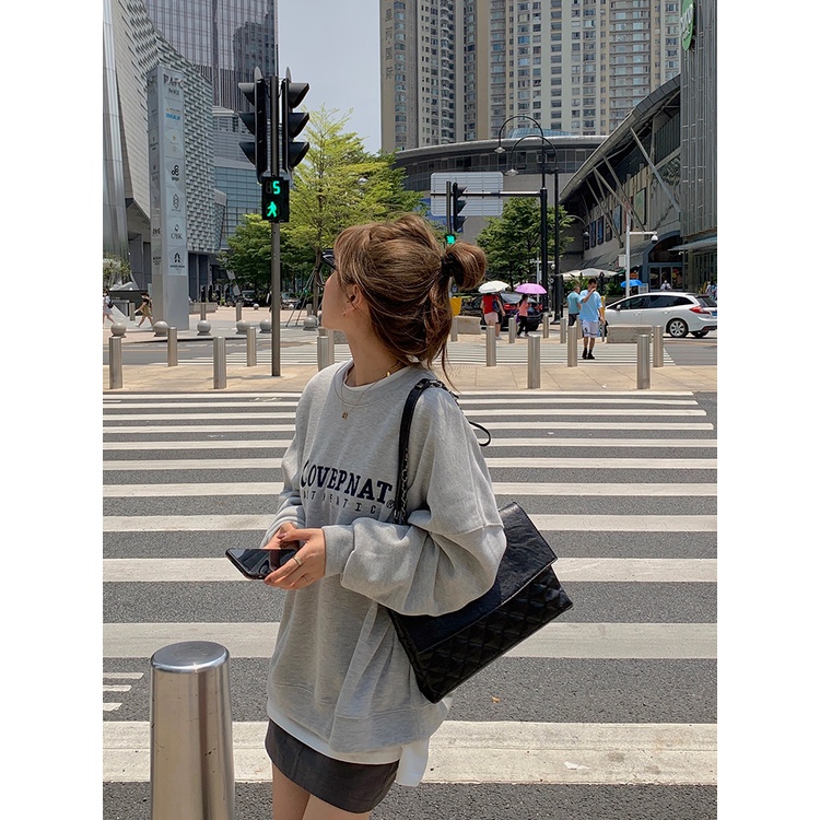 Áo Sweater Xám Dáng Rộng Dài Ngang Gối Vải Cotton Thêu Họa Tiết Kiểu Retro Mỹ Xinh Xắn Cho Bạn Gái