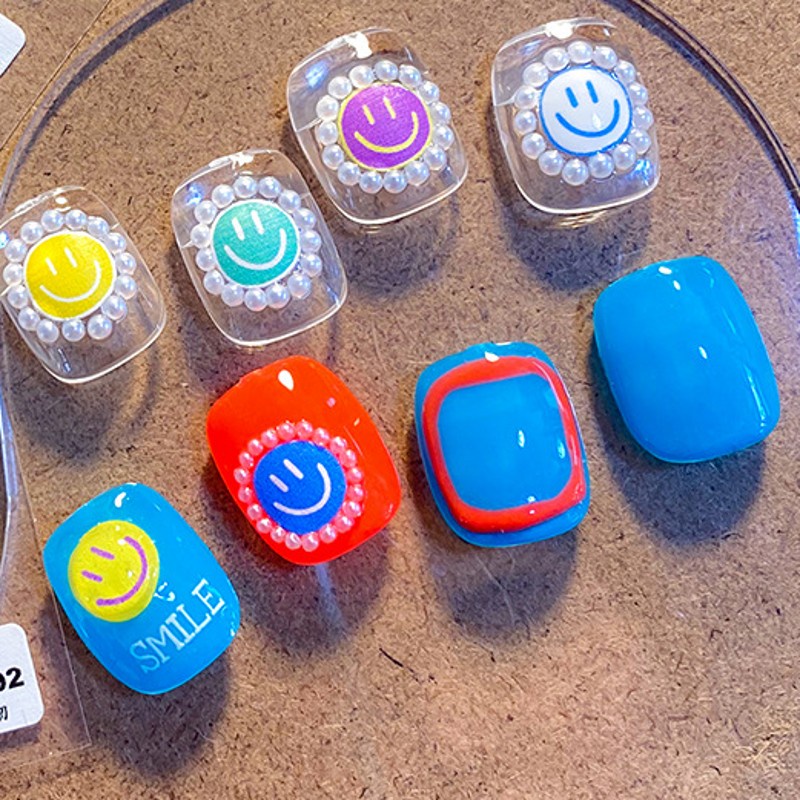 [Hàng mới về] Tờ miếng dán trang trí móng tay hình mặt cười nhiều màu xinh xắn DIY