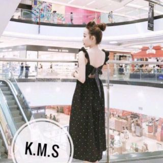 Đầm xoè bi nhún bèo cột nơ sau cực xinh
