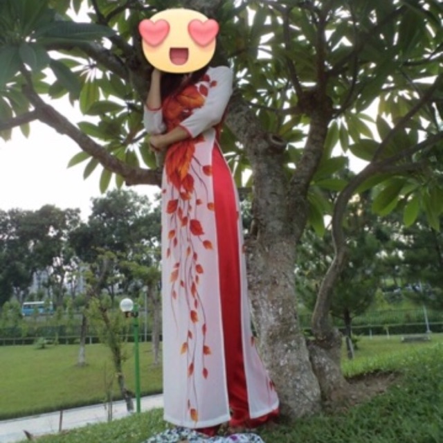 Thanh lí áo dài của khách kí gửi. Áo dài thiết kế may đo chuẩn sz S cho ai dưới 48kg. Cao 1m60. Vải lụa mềm tà bay đẹp..