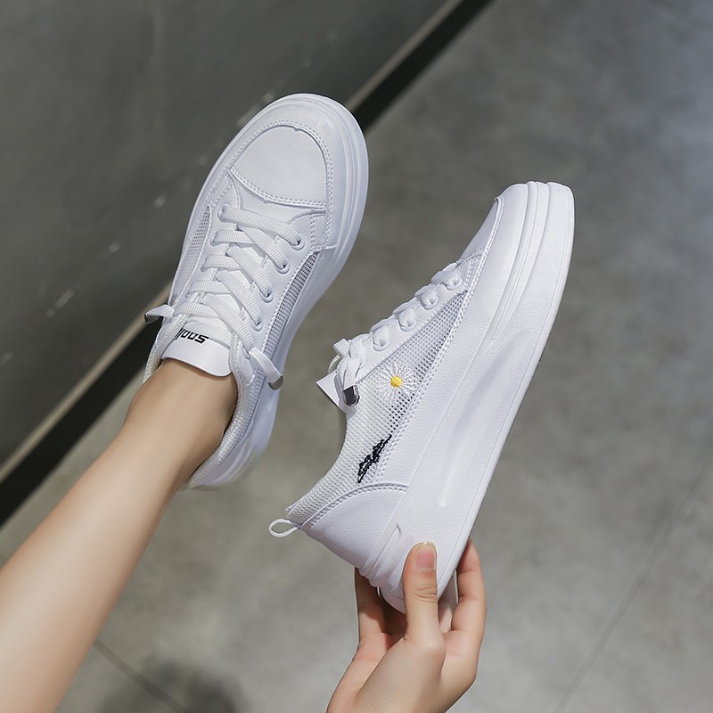 Giày thể thao nữ, sneaker nữ màu trắng da mềm phối lưới thêu hoa cúc phong cách Hàn Quốc