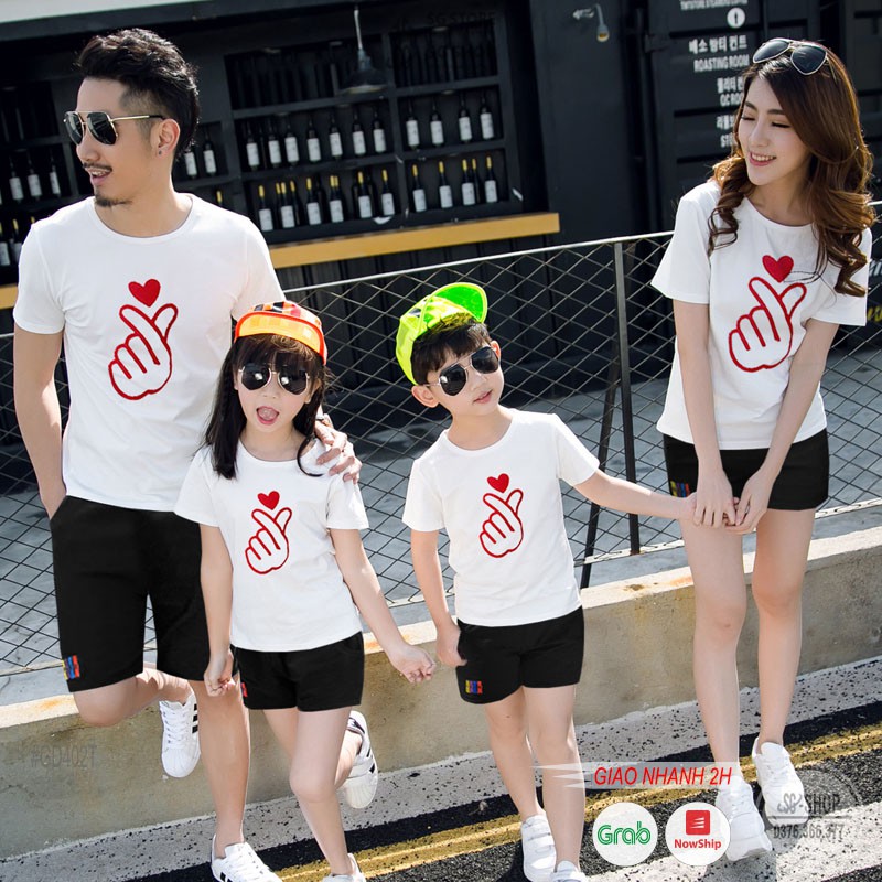 Áo gia đình bắn tim dễ thương màu trắng thun cotton dày dặn GD402T DONGPHUCSG