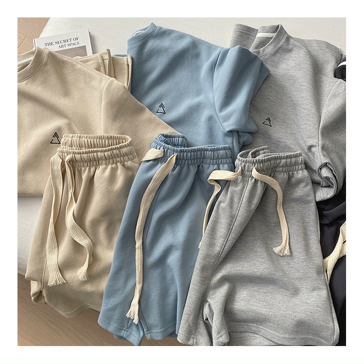 Bộ thun nữ tay lỡ form rộng unisex, áo cộc tay quần short chất vải bo tăm dày dặn, thêu logo phong cách cá tính