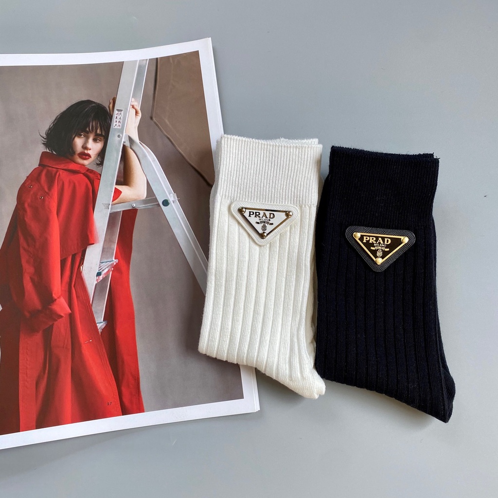 New fashion letter p three-dimensional double-layer leather triangle label tide brand socks ins black and white simple socks for women