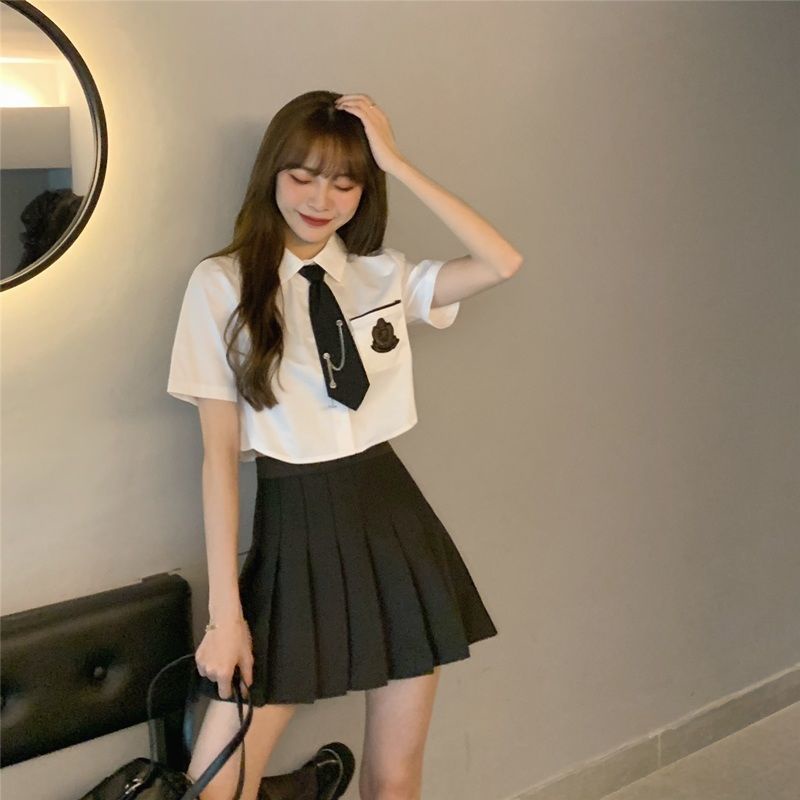 Set đồ COZOKC gồm áo sơ mi tay ngắn và chân váy xếp ly thời trang