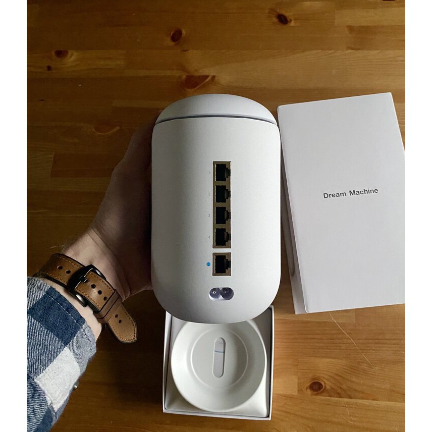 Thiết bị thu phát sóng Wifi chuyên nghiệp - UniFi Dream Machine (UDM) | BigBuy360 - bigbuy360.vn